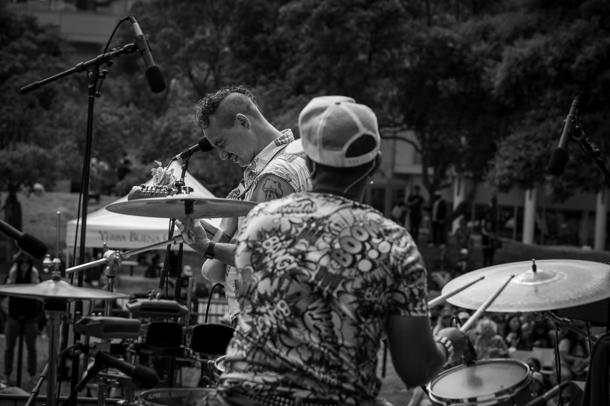 Camilo y los Cruzers on stage, black and white